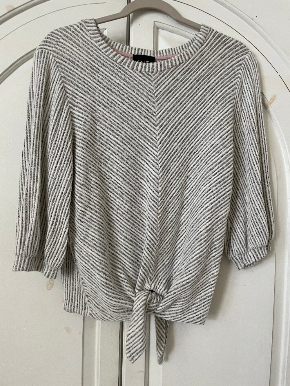 W5 women's gray and white 7/8 sleeve round neck striped tie front sweater size M